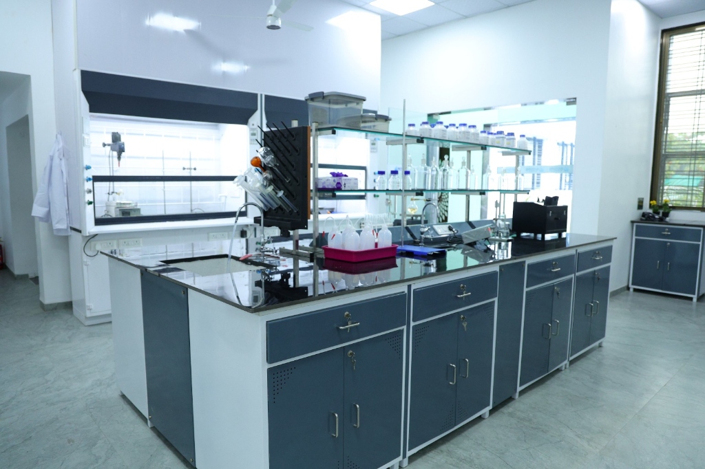 Chemical Synthesis Workstations with Fume Hood Systems